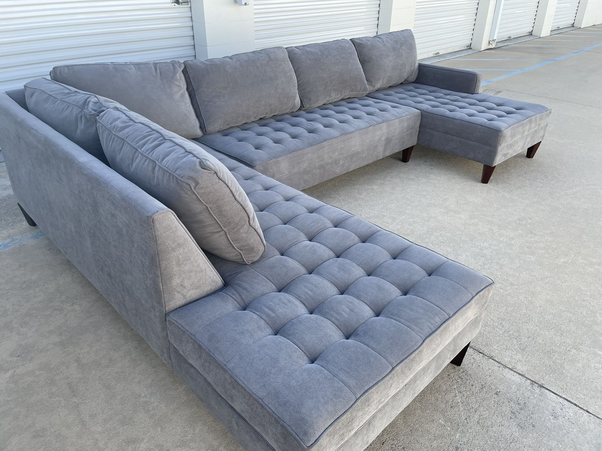 Beautiful Sectional Couch - Delivery Available
