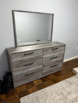Mirror dresser