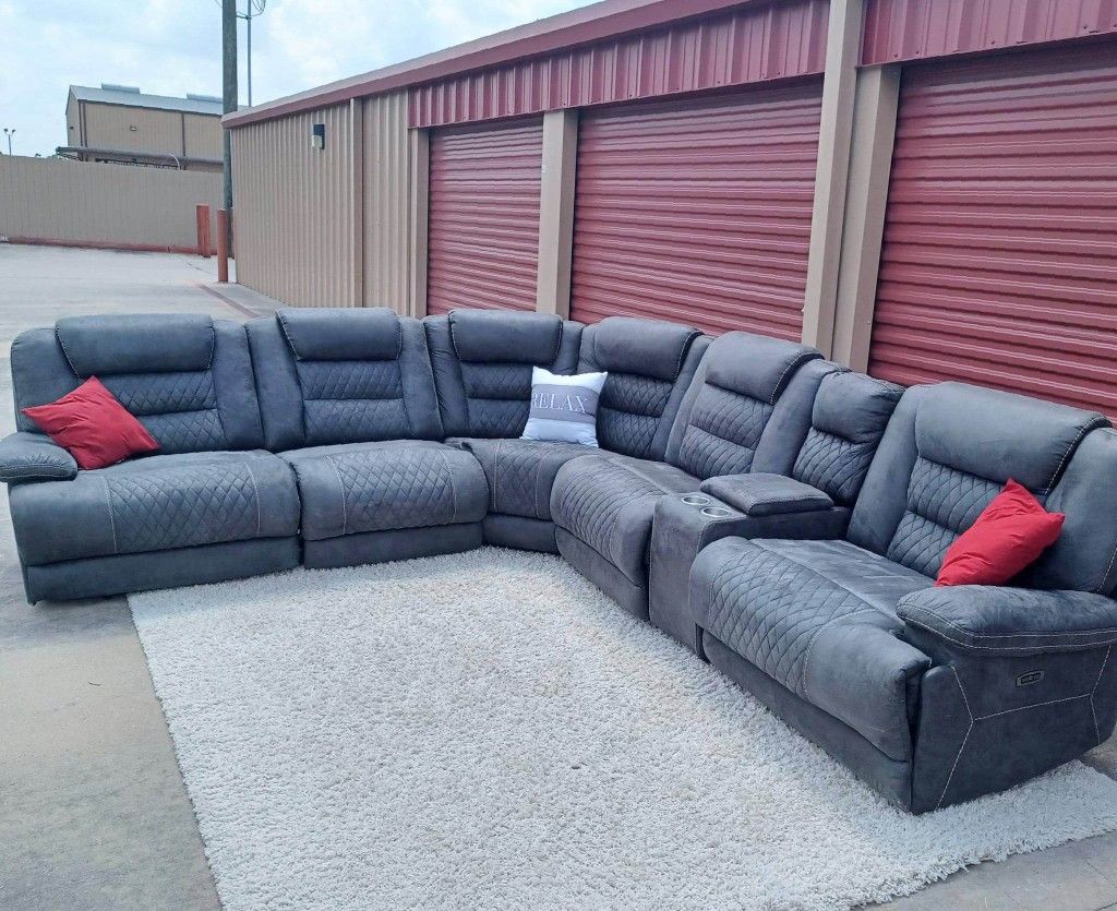 Huge Electric Reclining Sectional Sofa (Delivery Available 🚚) 