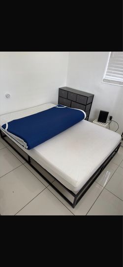 Queen size bed!! Mattress, topper and frame!! With 2 dressers