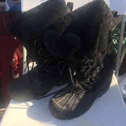 Nice insulated snow boots size 8 only $15 firm