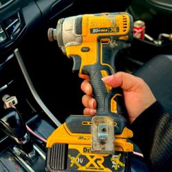 Dewalt20v Impact Wrench With Battery Included 