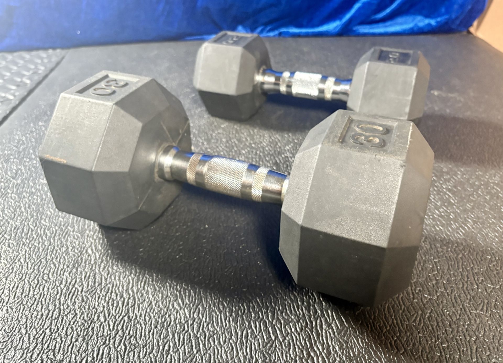 Set of Hex Cast Iron w/ Rubber Coat Dumbbells Singles 20# & 30# In total: 50 pounds.[NO LOWER PRICE]