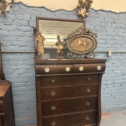 Beautiful Antique Tiger Oak Chest With Mirror