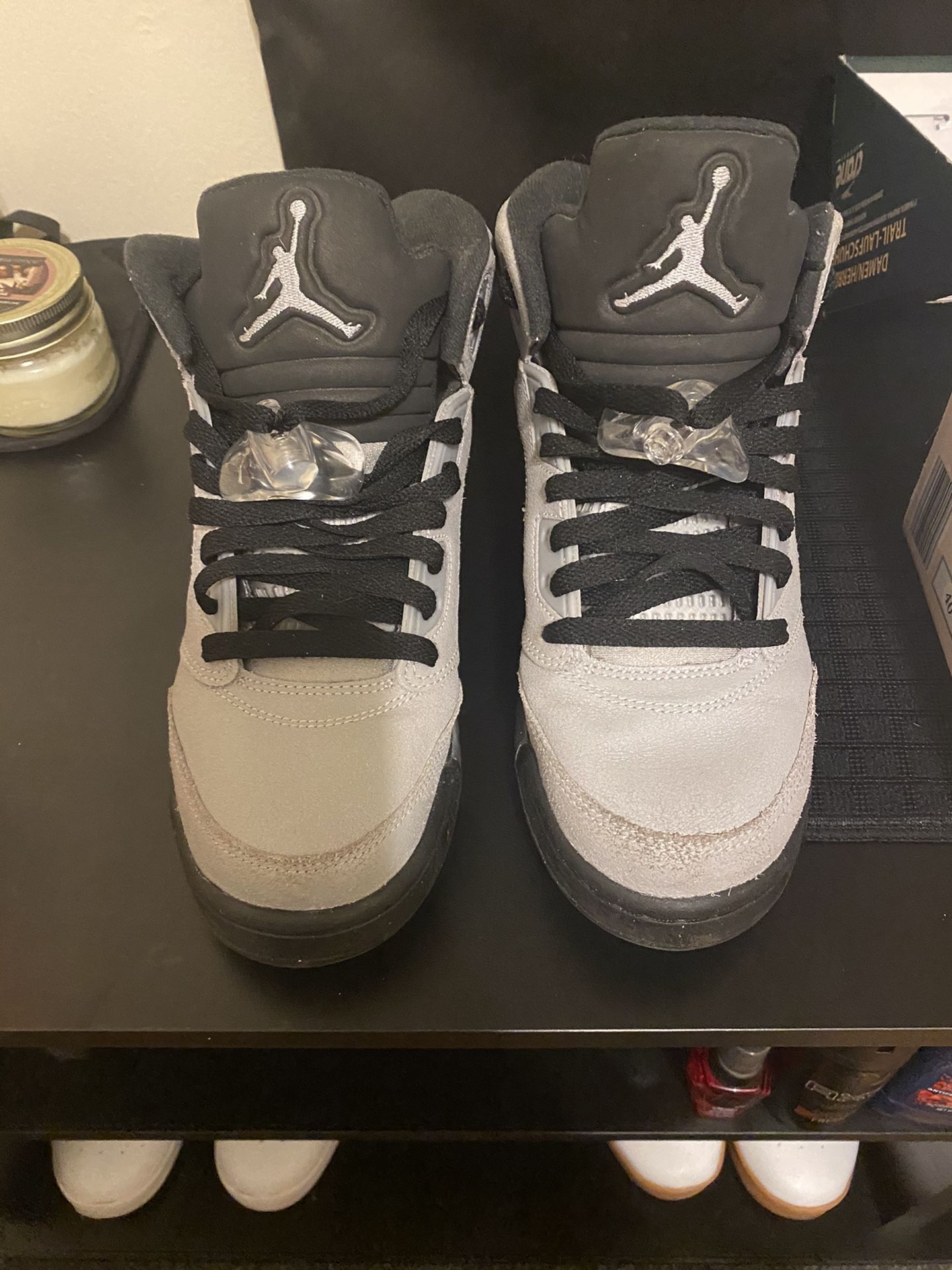 Grey Jordan 5 Size 7 ( Pickup Only )