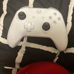 Used Xbox one controller and has no battery cover