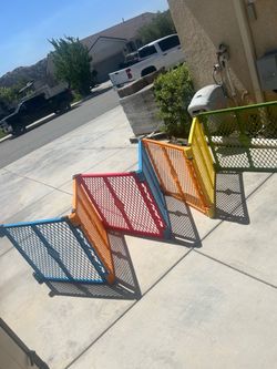 Folding baby gate