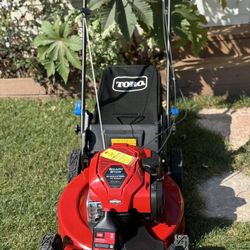 Toro Recycler with Smart Stow 22-in Gas Self-propelled lawn mower with 150-cc Briggs and Stratton Engine