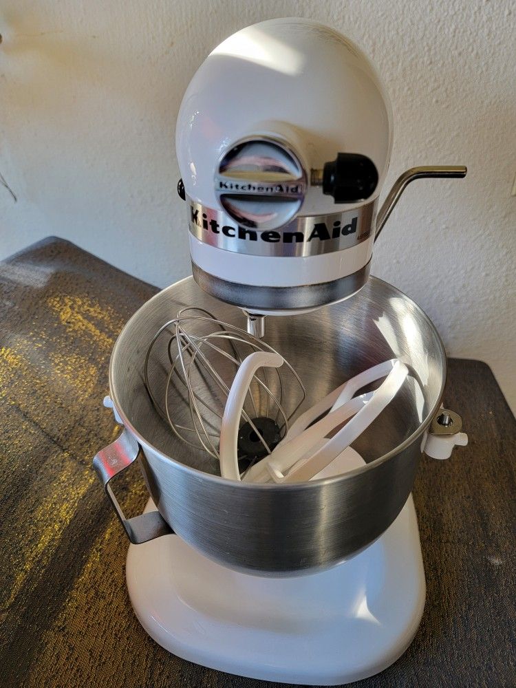 KitchenAid Heavy Duty 5 Qt Bowl Lift Stand Mixer Like New w/ Box