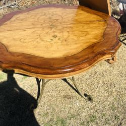 Round  Dining Table With 1 Leaf 