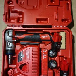 Milwaukee 2474-22 Red Lithium M12 PEX Expander Kit 