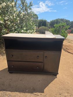 Free!!!!! Dresser