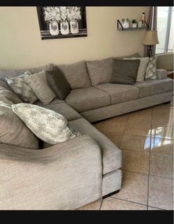 Beautiful Beige sectional couch with deep seating from Jerome’s LIKE NEW