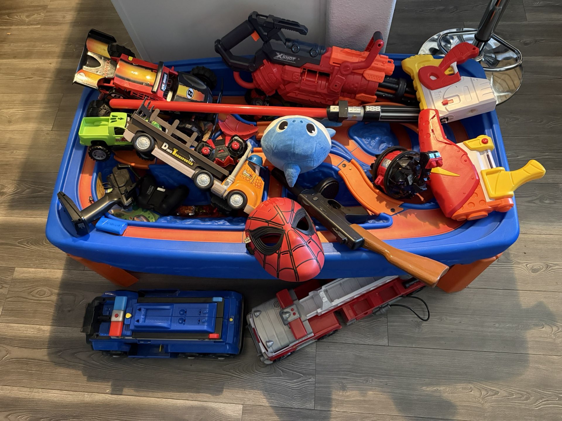 Hot Wheels Track Table Plus Toys
