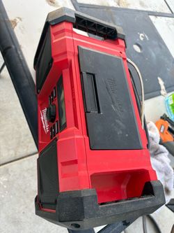 Milwaukee radio battery or corded