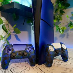 PS5 Slim & 2 controllers