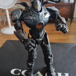 2013 NECA Pacific Rim: Jaeger - Gipsy Danger Battle Damage Robot