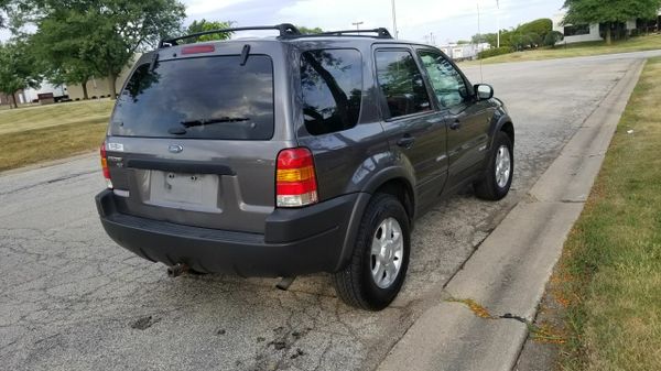 2002 Ford Escape 4 Wheel Drive Leather Sunroof Cd Changer 2002 Ford Escape 4 Wheel Drive Leather Sunroof Cd Changer Foldable Seats Cold Air Conditioning And Hot Heat No Mechanical Problems