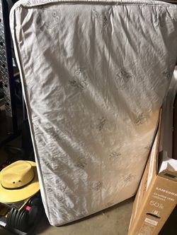 Toddler / crib bed