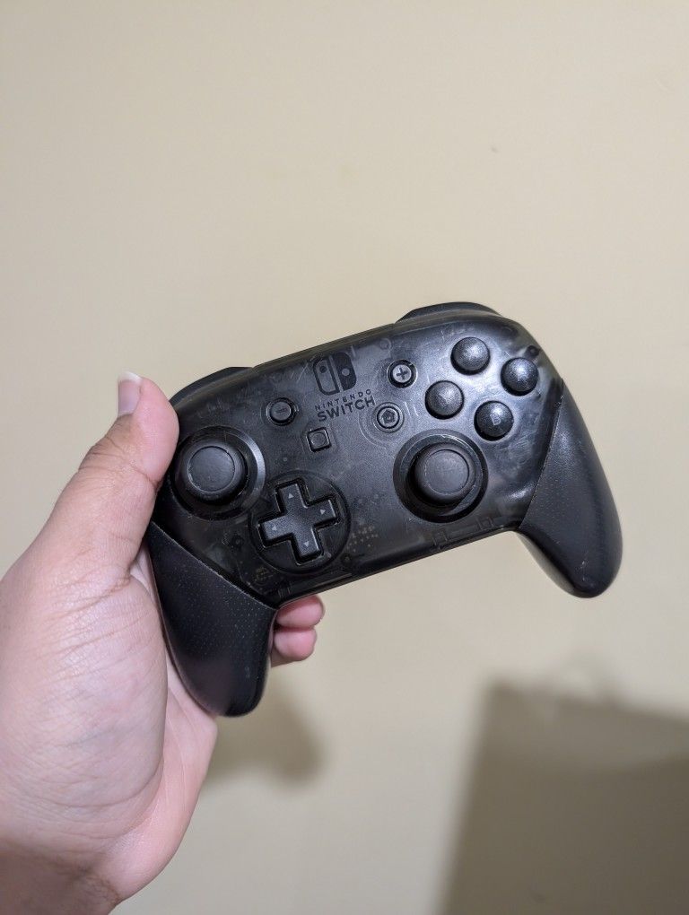 Nintendo Switch Pro Controller 