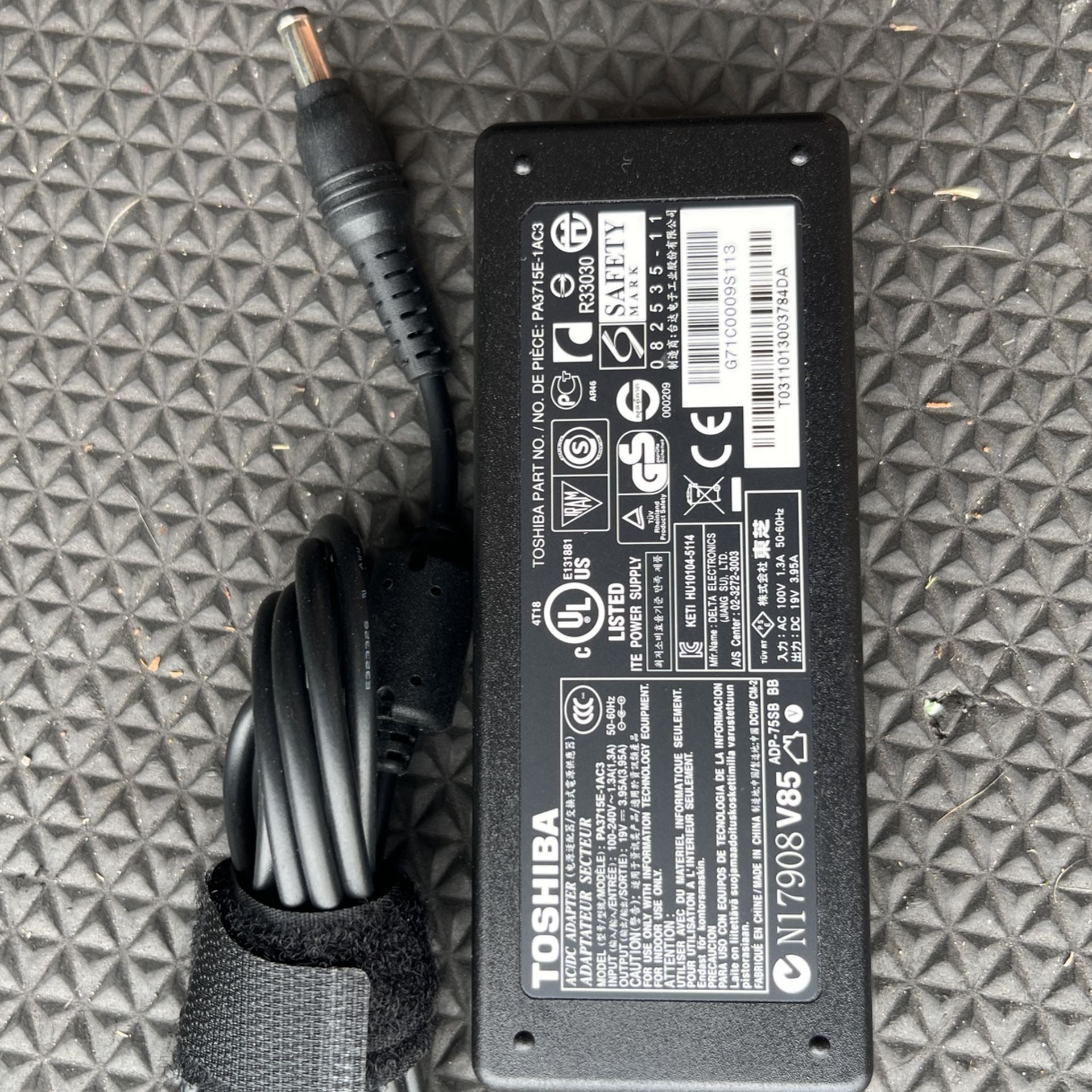 Toshiba Laptop Power Adapter 