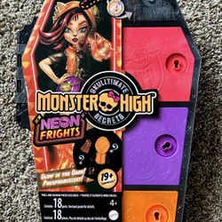 Monster High Skulltimate Secrets Wave 3 Toralei Neon Frights!