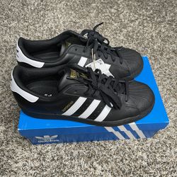 Men’s Adidas Superstar Sneakers Size 9.5 Black/white