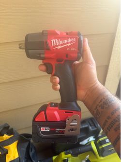 Mid torque milwaukee 1/2" impact driver with battery and charger
