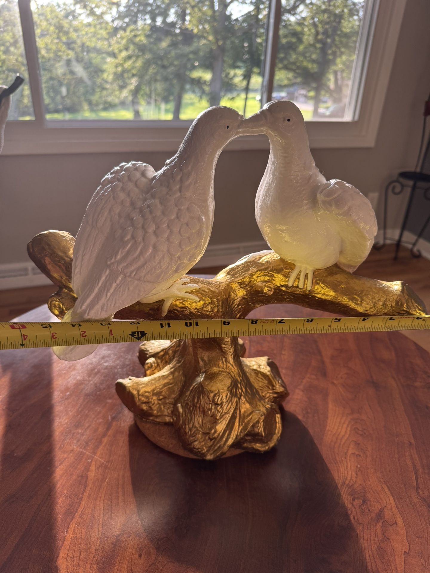 Elegant bird sculpture – white and gold