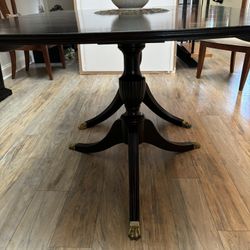 Beautiful Table 68” Long With 4 Leaves 