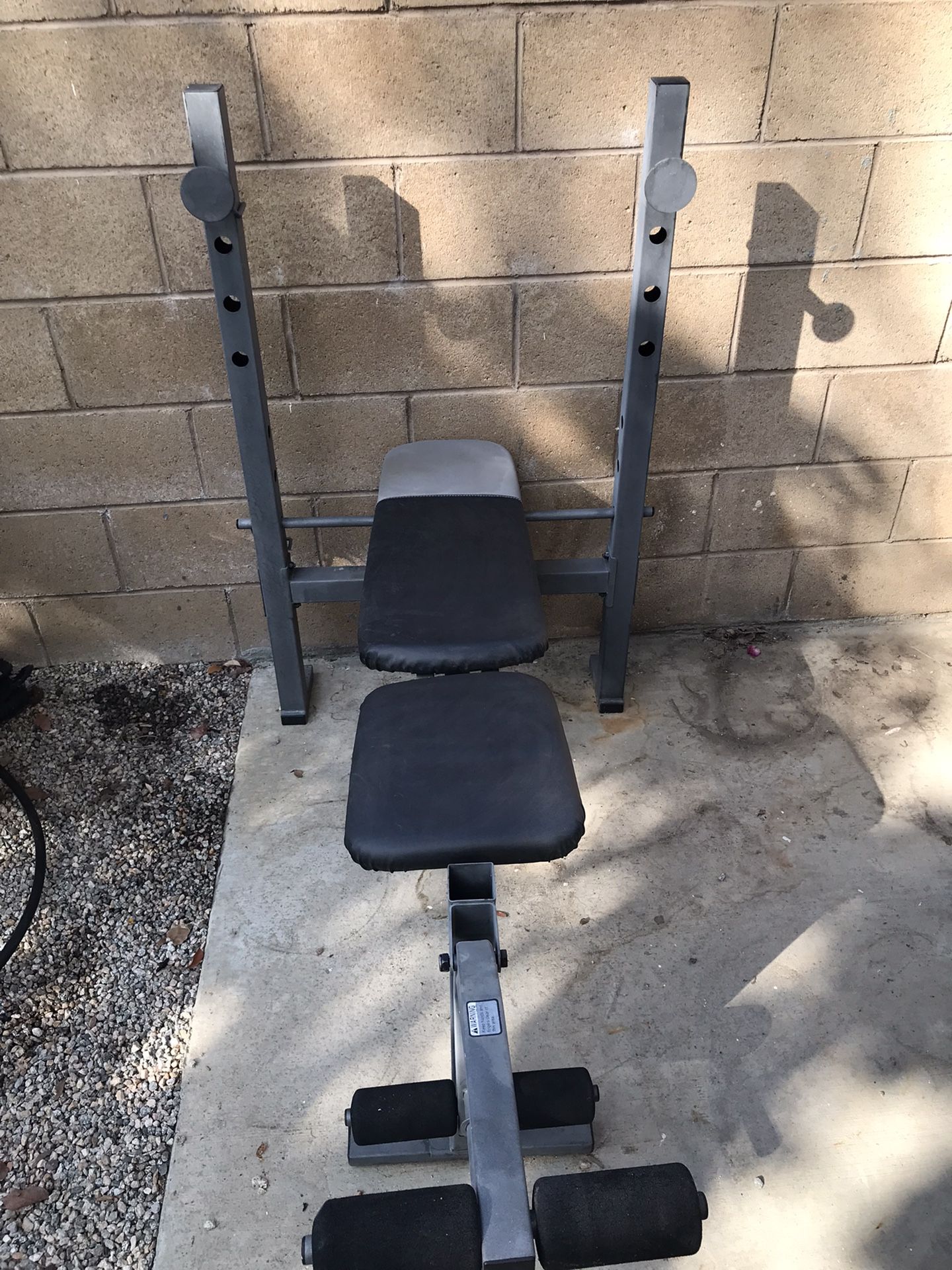 Weight lifting bench