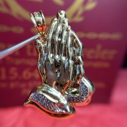 10K GOLD PRAYING HANDS CHARM 