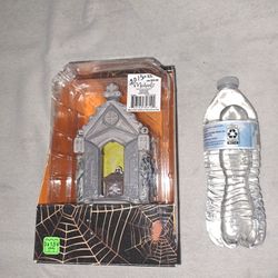 Brand New Open Box Lemax Spooky Town Halloween Lighted Crypt