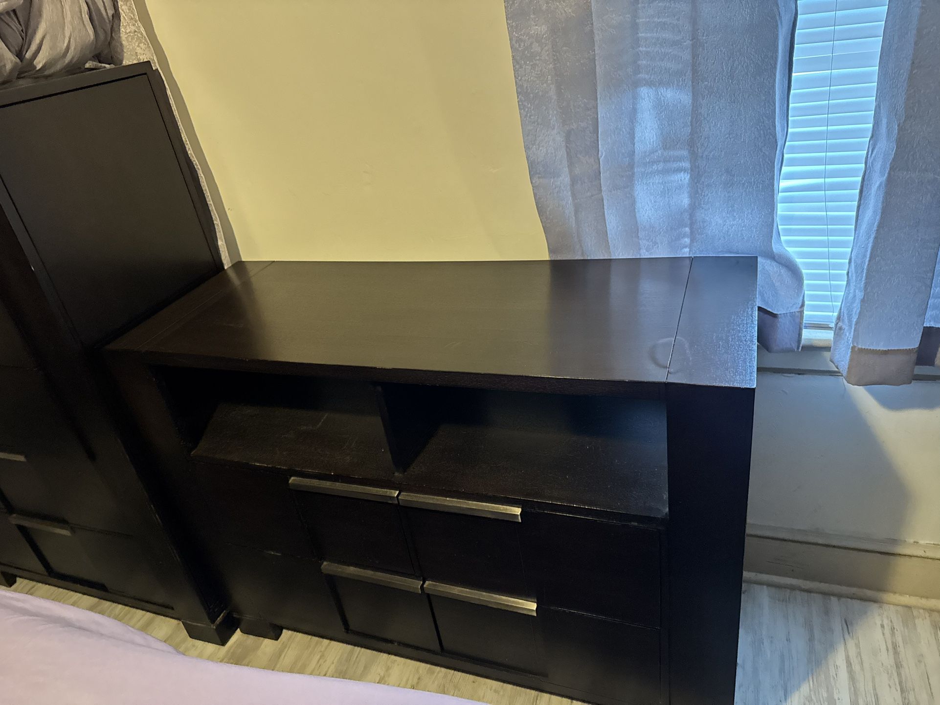 Queen Bedroom Set