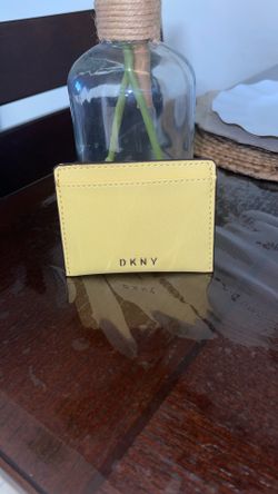 Mini Storage, De Tarjeta DKNY 