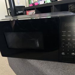 Mainstays 1.1 Cu ft 1000-Watt Countertop Microwave Oven in Black