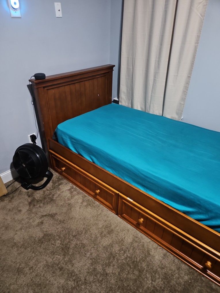 Twin Size Trundle Bed/ Bunk Bed