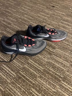 Basketball shoes