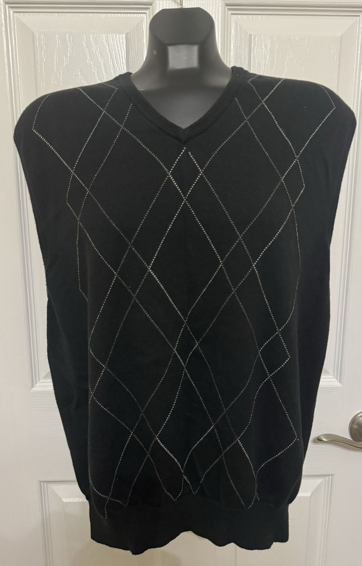 Jos. A. Bank Leadbetter Golf Sweater Vest Black W/ White Diamond Design Sz L
