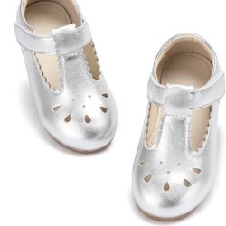 Brand new Estine girls silver Mary Jane flats shoes size 13  Brand new, never worn  Silver Mary Janes  Size 13 girls 