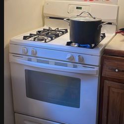 Stove, Range Hood-Air Vent, Dishwasher