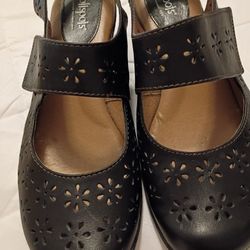 New Soft Spot Black Lady Shoes with Flowers 