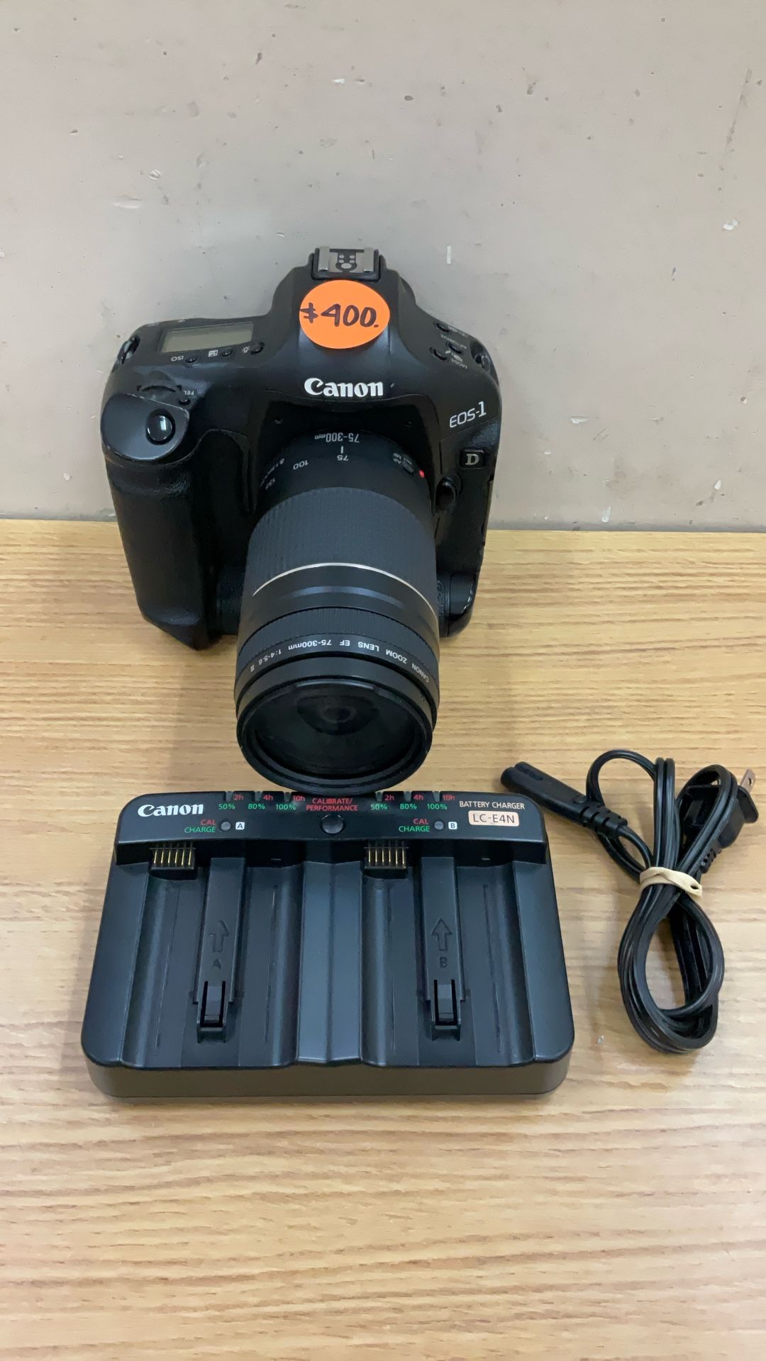 CANON EOS-1D MARK III DSLR WITH CHARGER.