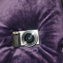 A 6000 Sony Camera 📷  Like New In Great Condition.  