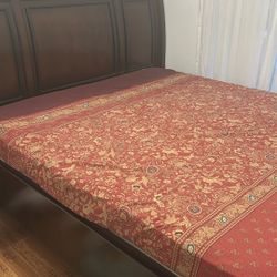 California King Size Bed Perfect Conditoon FOR SALEE