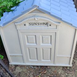 Sunshine Outdoor Dog House