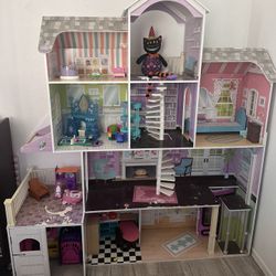 Doll House 