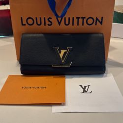 Louis Vuitton Capucines Wallet - Black 