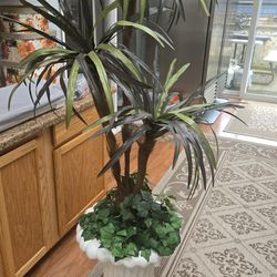 Vase with artificial plant set