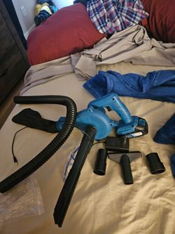 Leaf blower with vacuum included